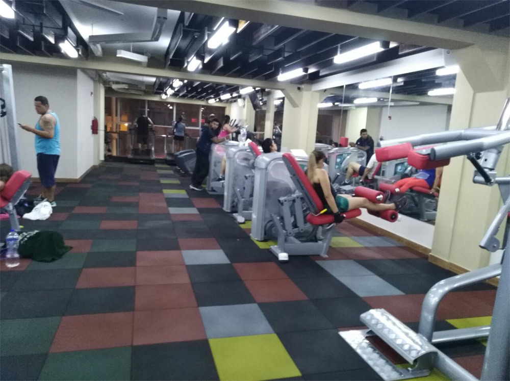 High-quality commercial elliptical machine for gyms, fitness clubs, and wellness centers