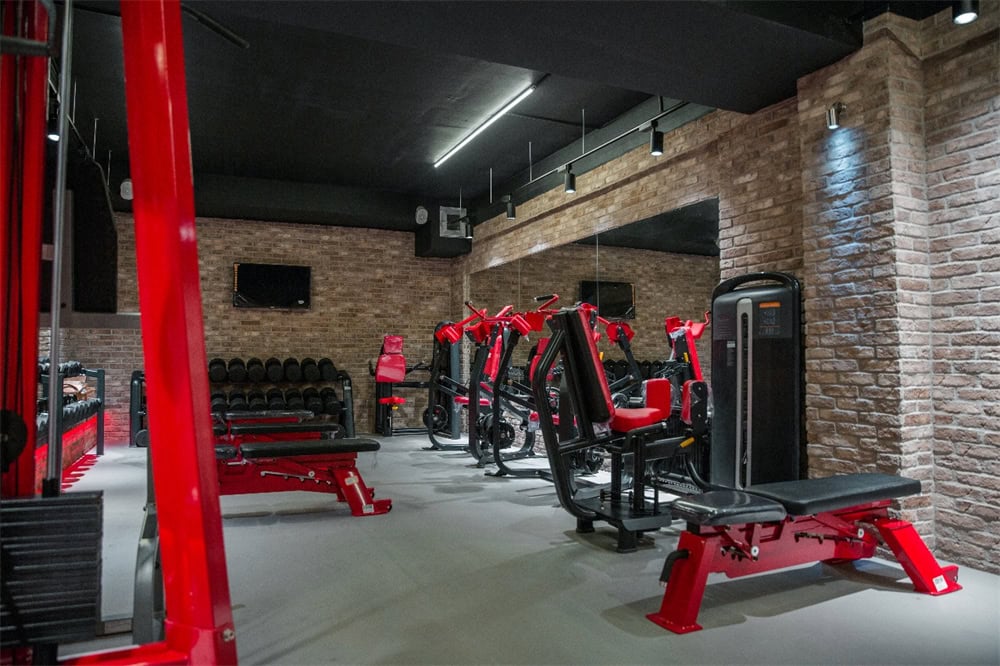 Strength training equipment for commercial fitness centers