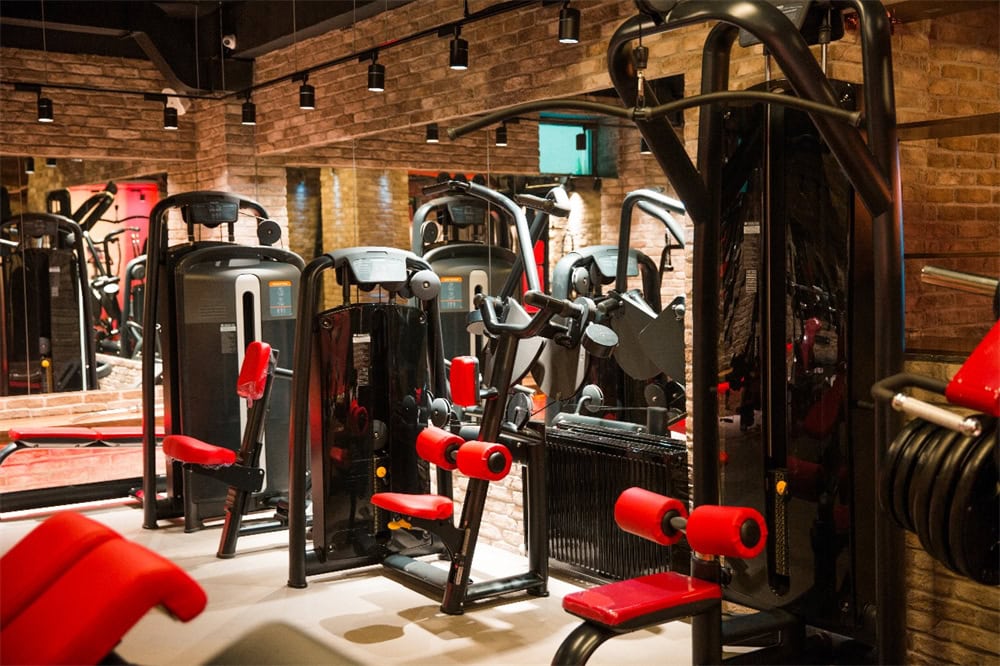 High-performance commercial fitness equipment for gyms